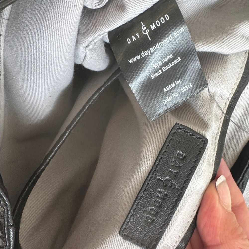 Anthropologie DAY & MOOD Black Leather Backpack Sleek Minimalist Chic Casual EUC - Picture 6 of 16